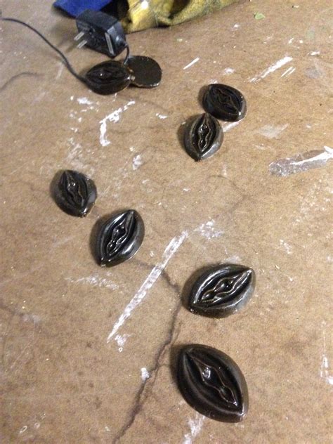 how to wax vulva at home