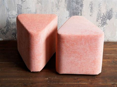 Аренда пуфика Shape Powdery-Pink Triangle | доставка и самовывоз в Москве