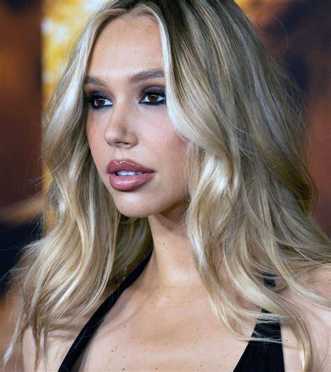 Alexis Ren Nude LEAKED Pics and SnapChat Private Porn