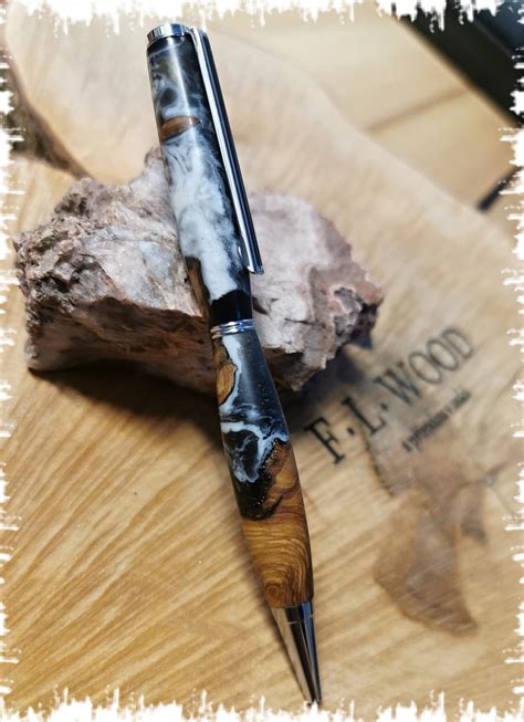 DŘEVĚNÁ PERA - F.L. Wood design