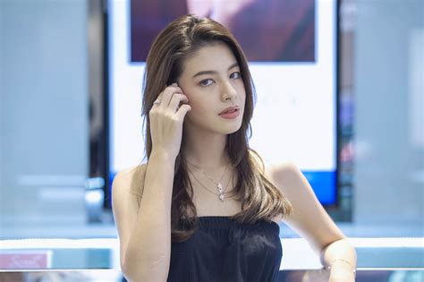 Praew x Jubilee แคท-ซอนญ่า สิงหะ ชวนหนุ่มๆ มาหาซื้อ ของขวัญวาเลนไทน์