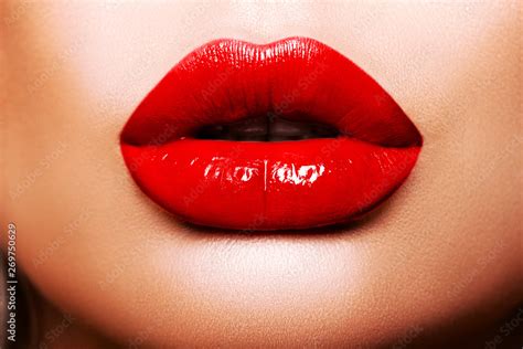 Sexy Red Lips close up. Beautiful Perfect Makeup. Beautiful red Lip ...
