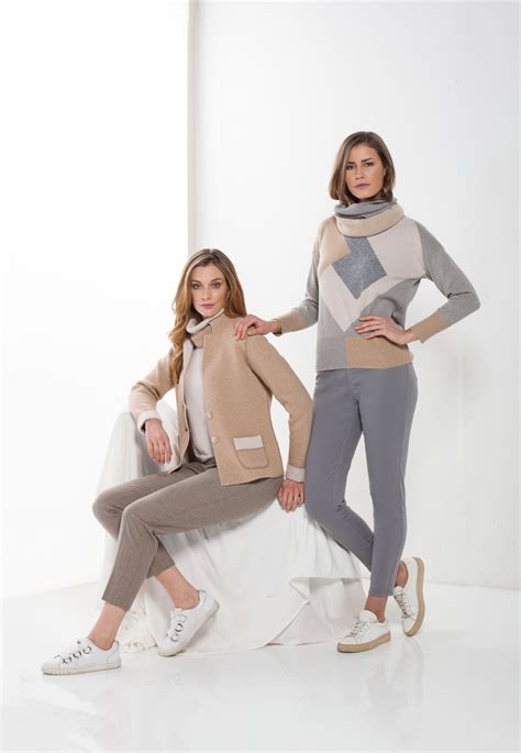 FW 2018-19 clothing collection by Rosanna Pellegrini made in Italy.