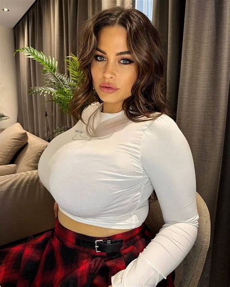 Beautiful girls ️ | Model: @bustyemily_official | Instagram