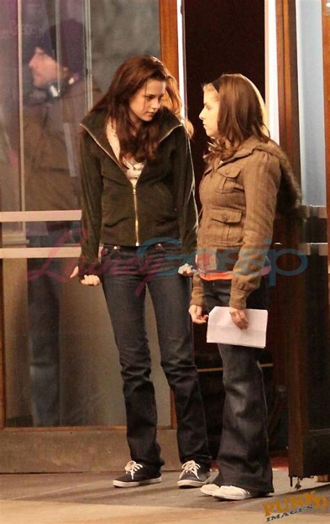 Pin on Сумерки | Twilight outfits, Bella swan, Kirsten stewart