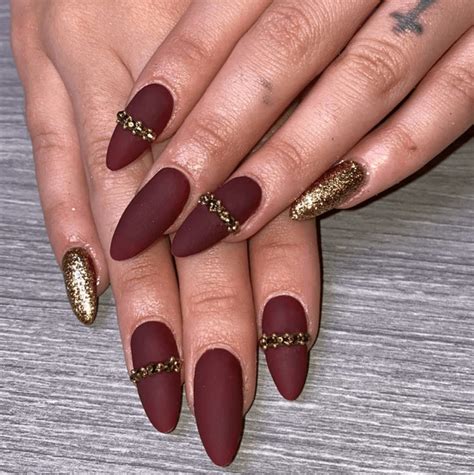 25 Maroon Nail Designs for a Fall manicure idea - The Beauty Pursuit