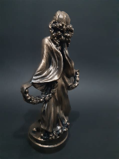 Nude Aphrodite Goddess Statue Made Of Alabaster on Luulla