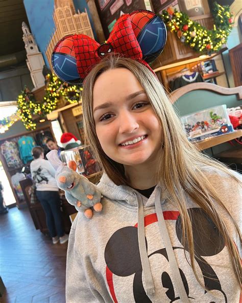 Chloe (@chloeclem) • Instagram photos and videos