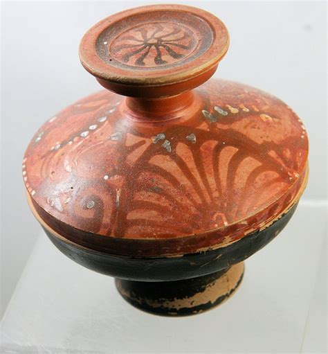 Ancient Greek Ceramic red figure pyxis vase - no reserve - - Catawiki