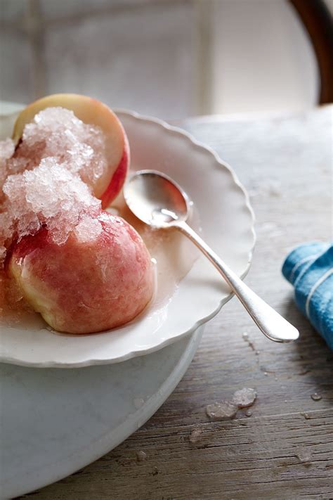 Peaches with peach and wine granita | Sicilian and Calabrian dishes