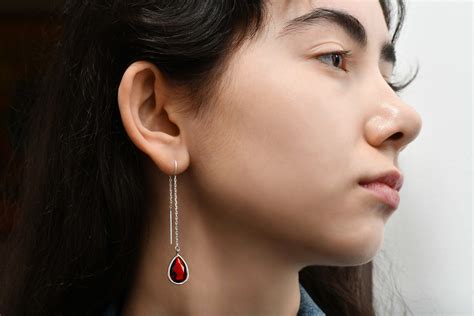 Срібні сережки-протяжки з великими червоними фіанітами - Dadiverin Jewelry