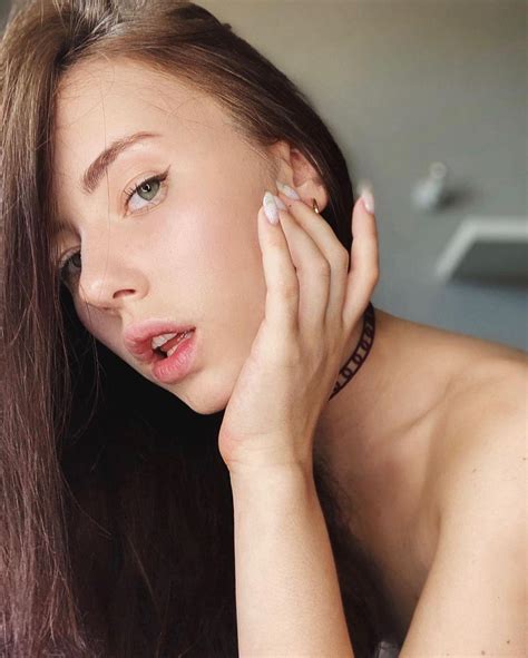 Title : r/Arilaviee