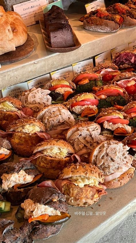 delicious sandwiches  pastries  display emplatado de alimentos
