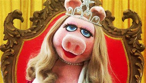 Гифка свинья королева yas queen гиф картинка, скачать анимированный gif ...