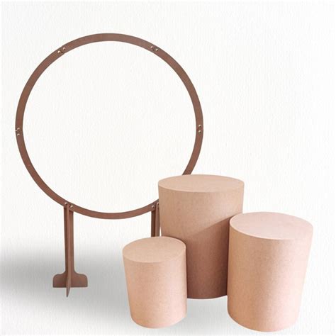 Decoração Moderna com Trio de Cilindros e Painel Arco em MDF
