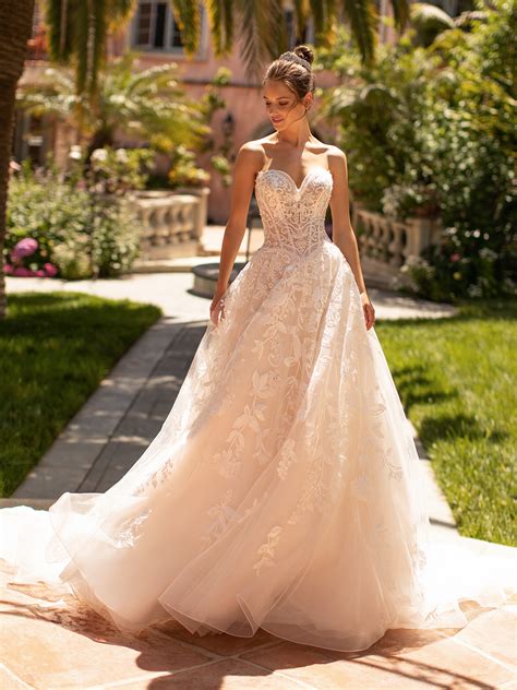 Swarovski crystal wedding dress 60 photos - Astyledwedding.com