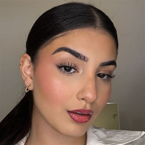 How To Master The Coquette Makeup Trend - Maybelline