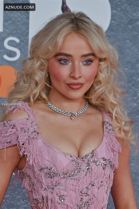 sabrina carpenter big boobs