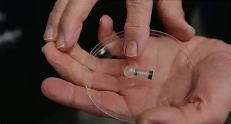 scientists develop needle  vaccine dispenser