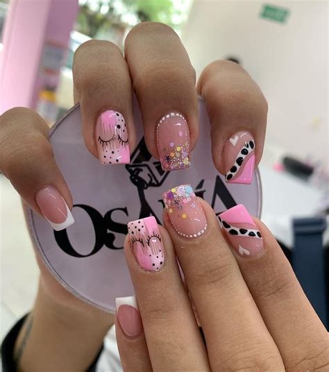 Diseños De Pintado De Uñas Modernas 【IDEAS E IMÁGENES】