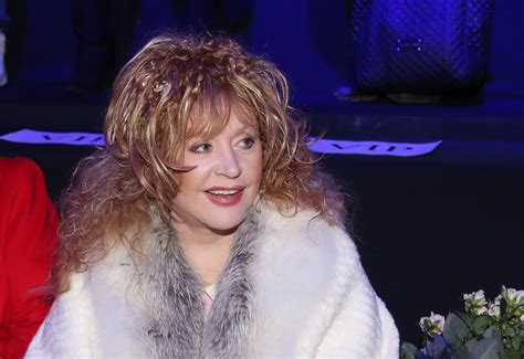 Iconic Russian Singer Asks to Be Named 'Foreign Agent' - Bloomberg