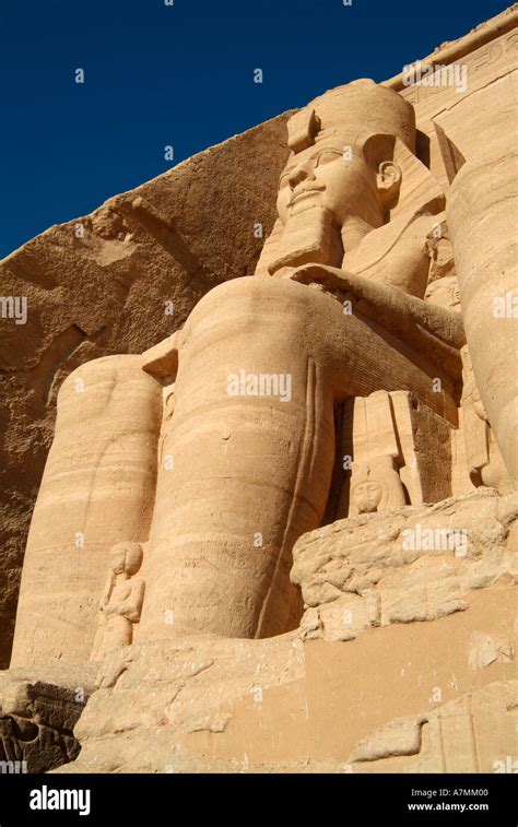 colossal statues  ramses ii  res stock photography  images alamy