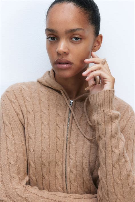Жилетка с едра плетка, качулка и цип - Тъмнобежов - ЖЕНИ | H&M BG