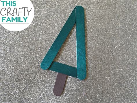 Popsicle stick Christmas tree ornament - This Crafty Family