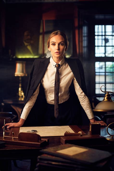 Elegant girl in a luxurious interior | Elegant girl, Boss lady, Women ...