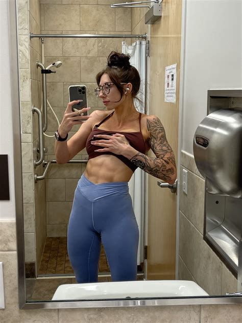 Never skip abs day : r/mollyrosedixx