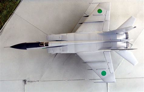 plastic scale model 1/72 Mikoyan Mig-25 CONDOR
