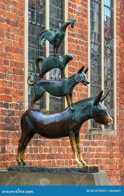 Statue of the Bremen Town Musicians Editorial Image - Image of fable ...