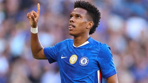 Enzo Maresca fires Estevao Willian warning as Chelsea fans clamour to