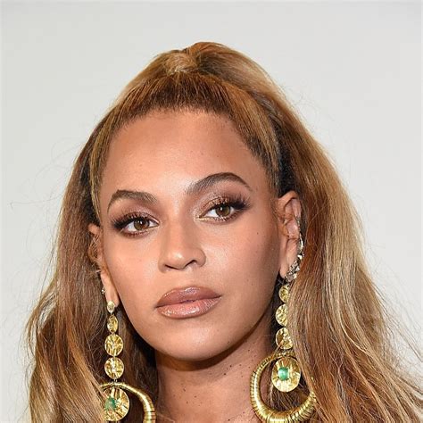 Beyoncé pays emotional family tribute in the middle of her show | HELLO!