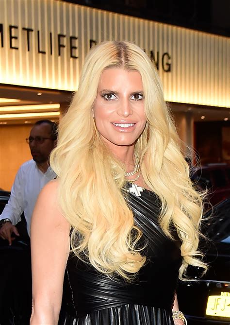 Jessica Simpson Still Gets Comments About Her Weight: “I Wish I Could
