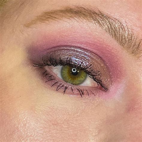 Huda Rose Quartz : r/MakeupAddiction