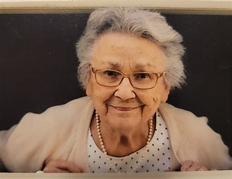 Moles Farewell Tributes: Burial and Cremation Services 4