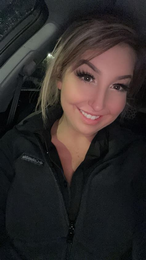 Fresh off the clock ⏰ 31f : r/selfie