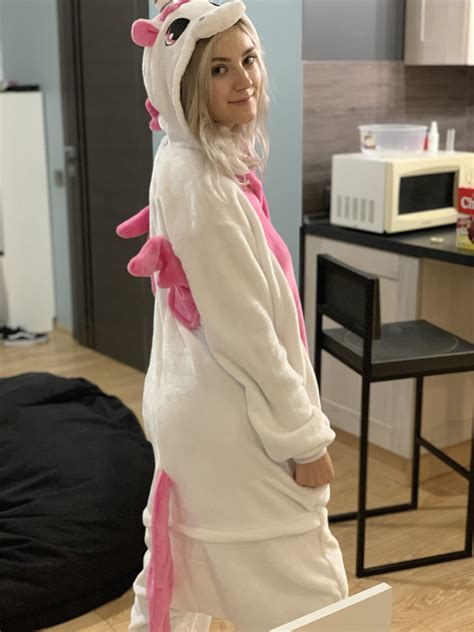 TW Pornstars - Eva Elfie. Twitter. Look what I got today🦄 Hope it will