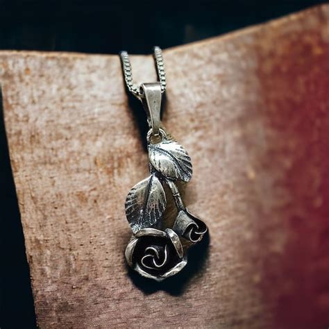 rose  silver chain  silver pendant chain pendant gem