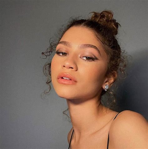 Zendaya debuterer for Louis Vuitton med Capucines - 730.no