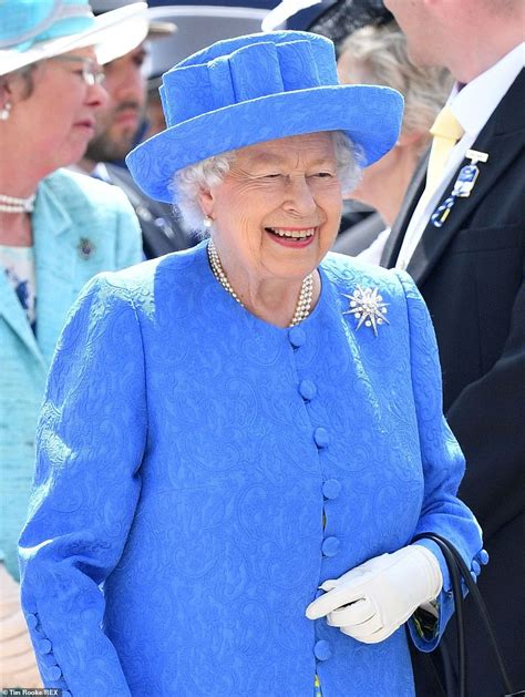 1 июня королева посетила скачки в Эпсоме, графство Суррей : ru_royalty ...