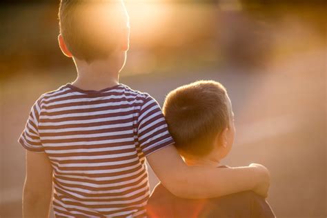 O Que É Amor Fraternal - Amor fraternal: Significado, importância e exemplos do amor Phileo