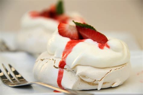 Πάβλοβα με φράουλες - Βασίλης Τζίμας