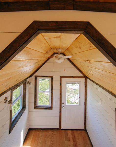 Penobscot Tiny House is Cozy Mirror of Maine’s Coastal Cottages