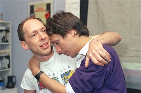 26 powerful photos of the us aids crisis in the 80s – Artofit