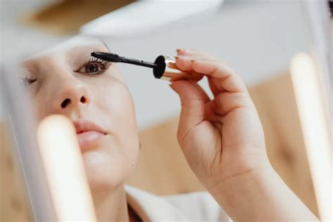 What Is Mascara Made Out Of? – A Deep Dive Into Its Ingredients And Eco