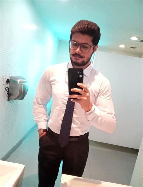 Desi Bong Munda Here to Serve You Ladies, Indian Male escort in Kolkata