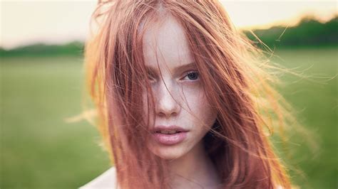 Обои модель мимика улыбка портретная фотосъёмка женщины на улице ...