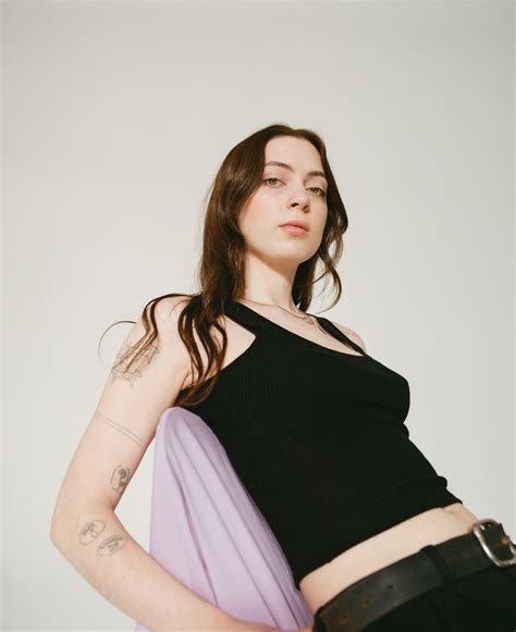 Lizzy McAlpine Wants to Go Offline | The New Yorker